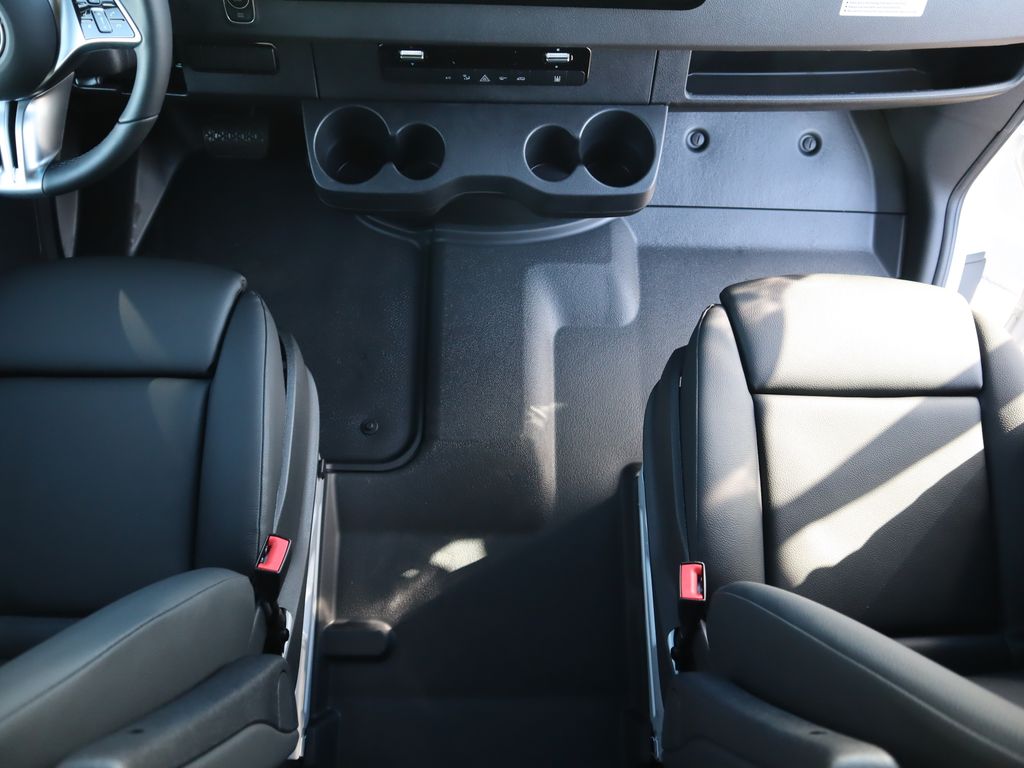 2024 Mercedes-Benz Sprinter 2500 18