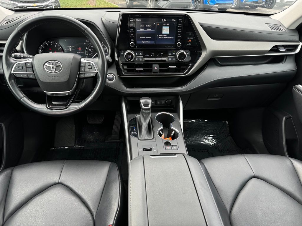 2021 Toyota Highlander XLE 24