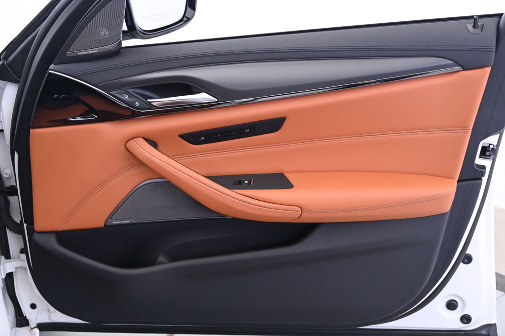 Thumbnail: 2020 BMW M5 - 25