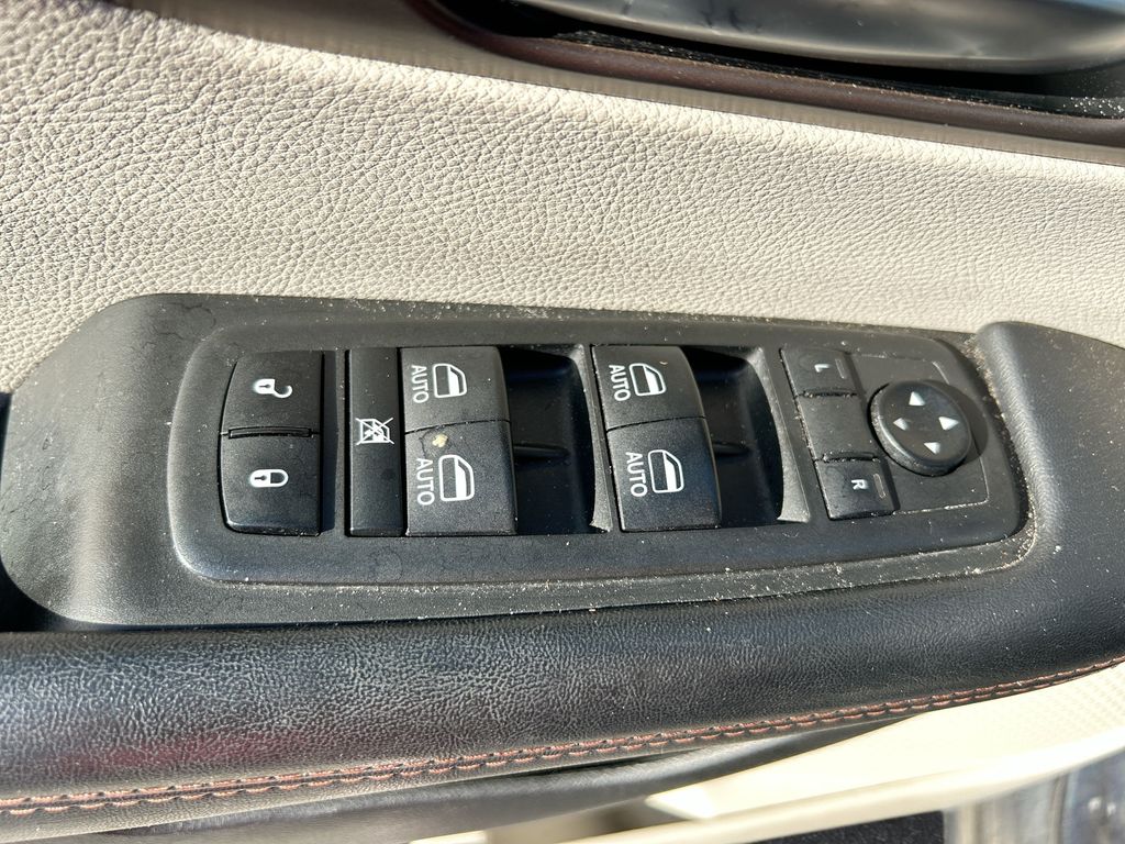 Thumbnail: 2019 Chrysler Pacifica - 13
