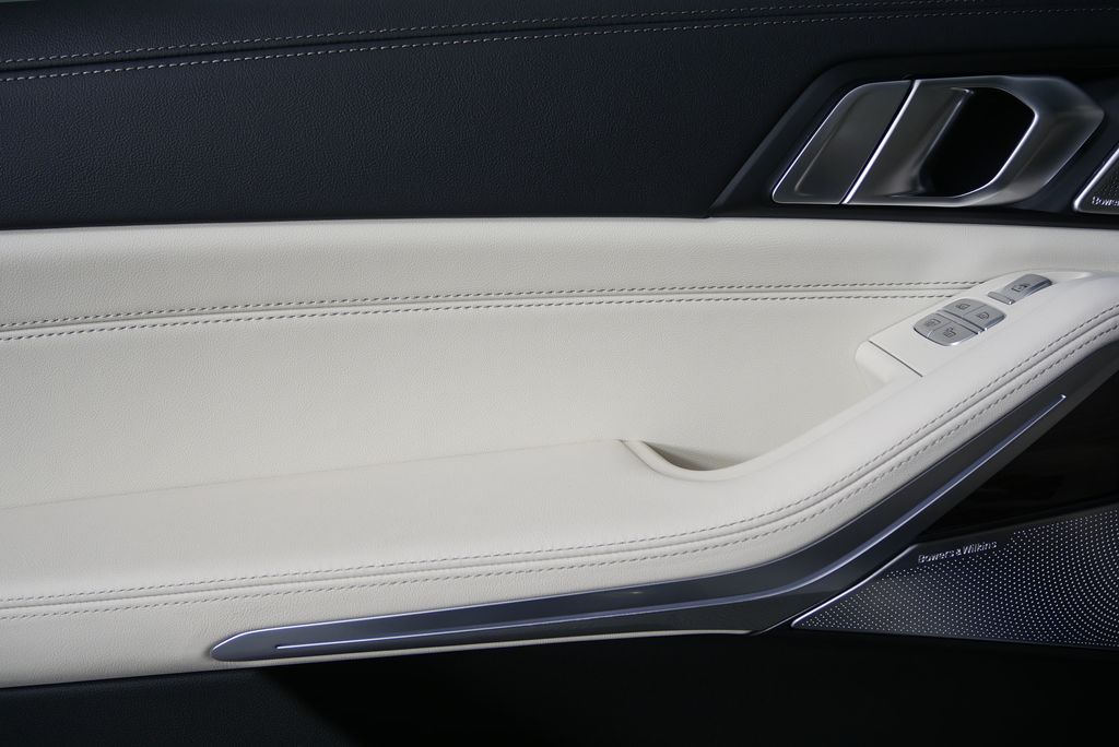 Thumbnail: 2026 BMW X7 - 14