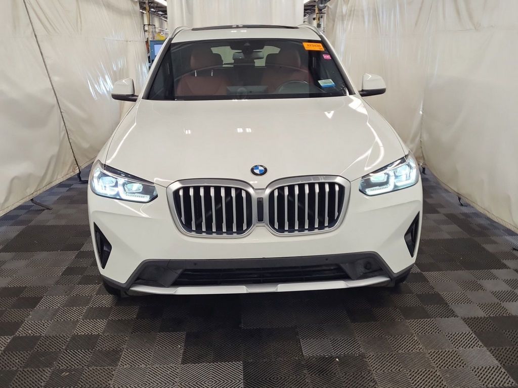 Used 2022 White BMW xDrive30i image 3
