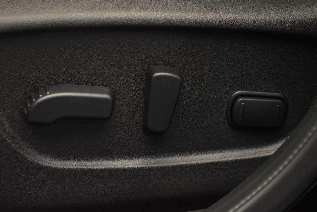 2020 Nissan Rogue Sport SL 17