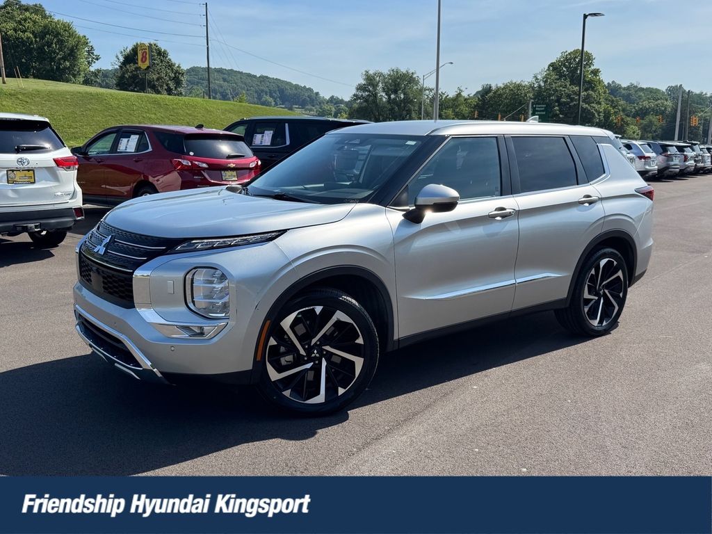 Silver 2022 Mitsubishi Outlander SUV / Crossover All-Wheel Drive Continuously Variable Transmission