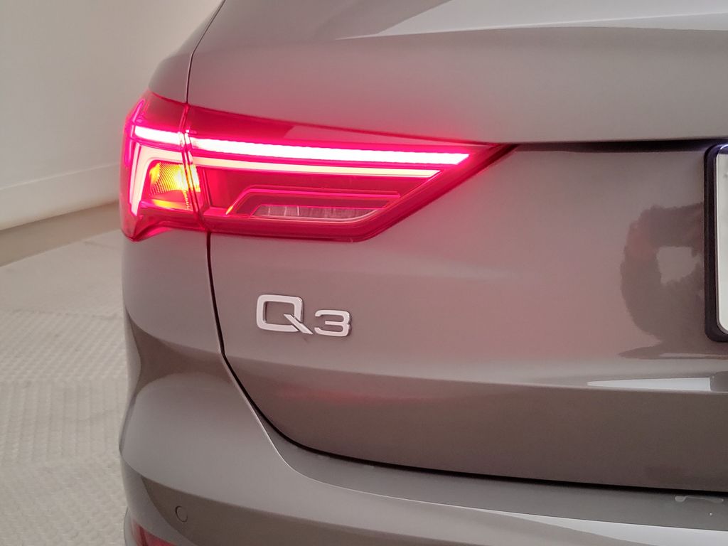 Thumbnail: 2023 Audi Q3 - 9