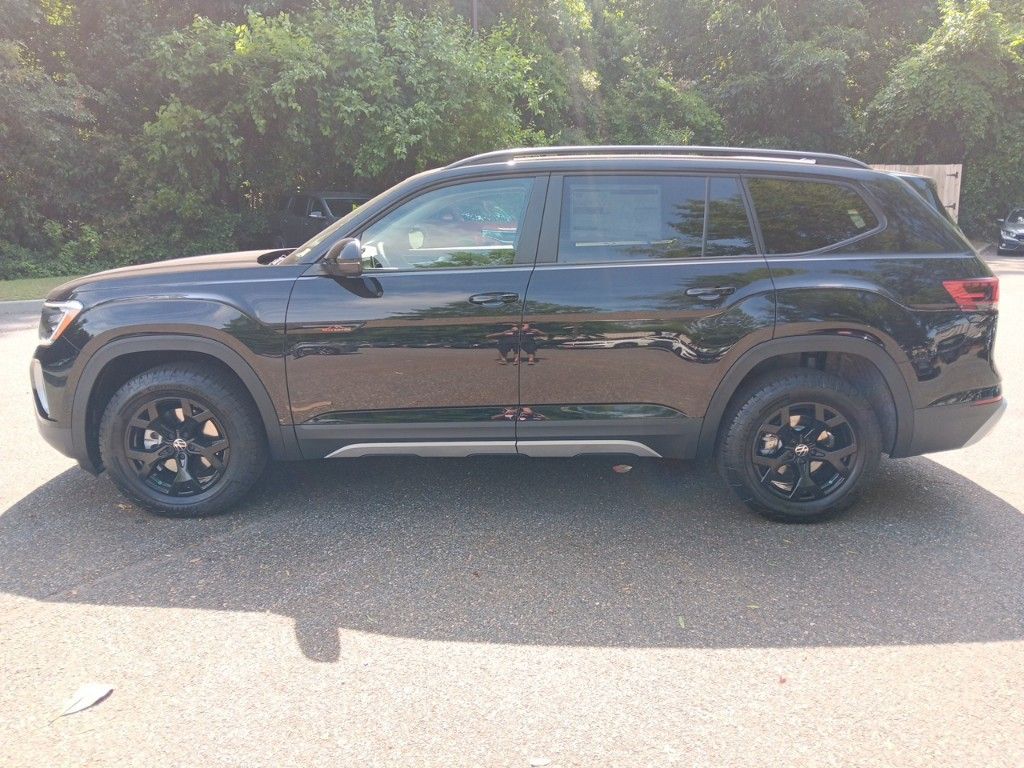 2024 Volkswagen Atlas 2.0T Peak Edition SEL 2