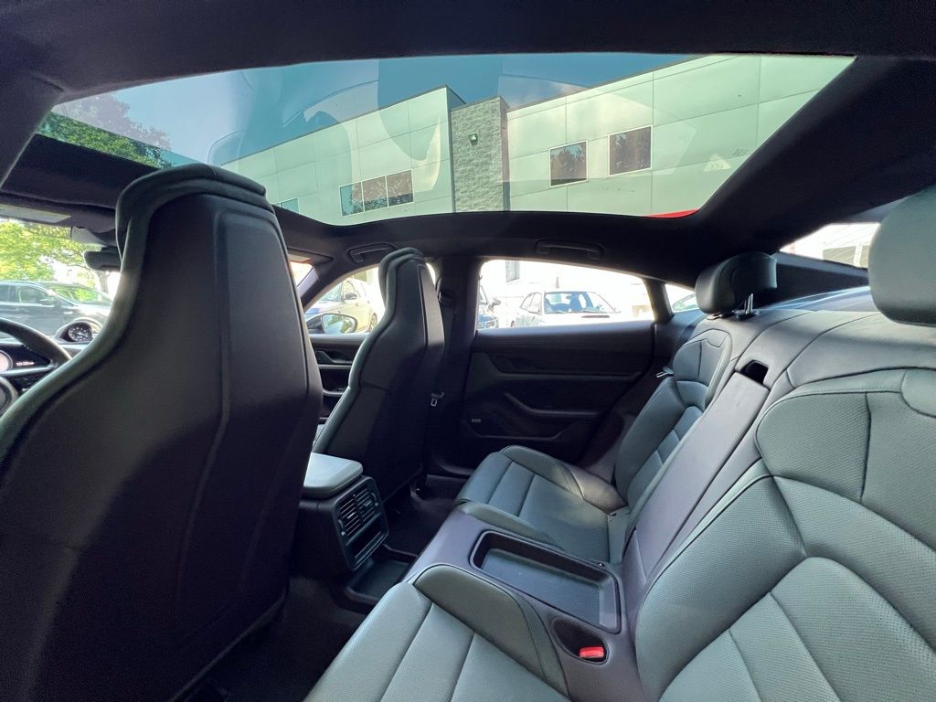 2022 Porsche Taycan 4S photo