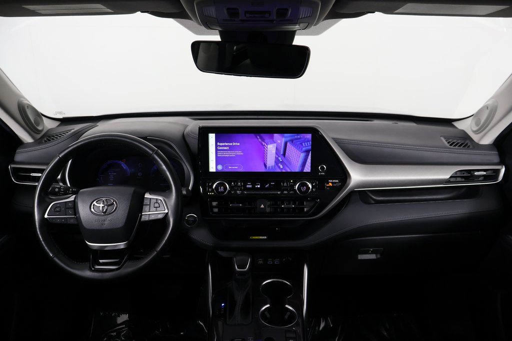Thumbnail: 2023 Toyota Highlander - 8