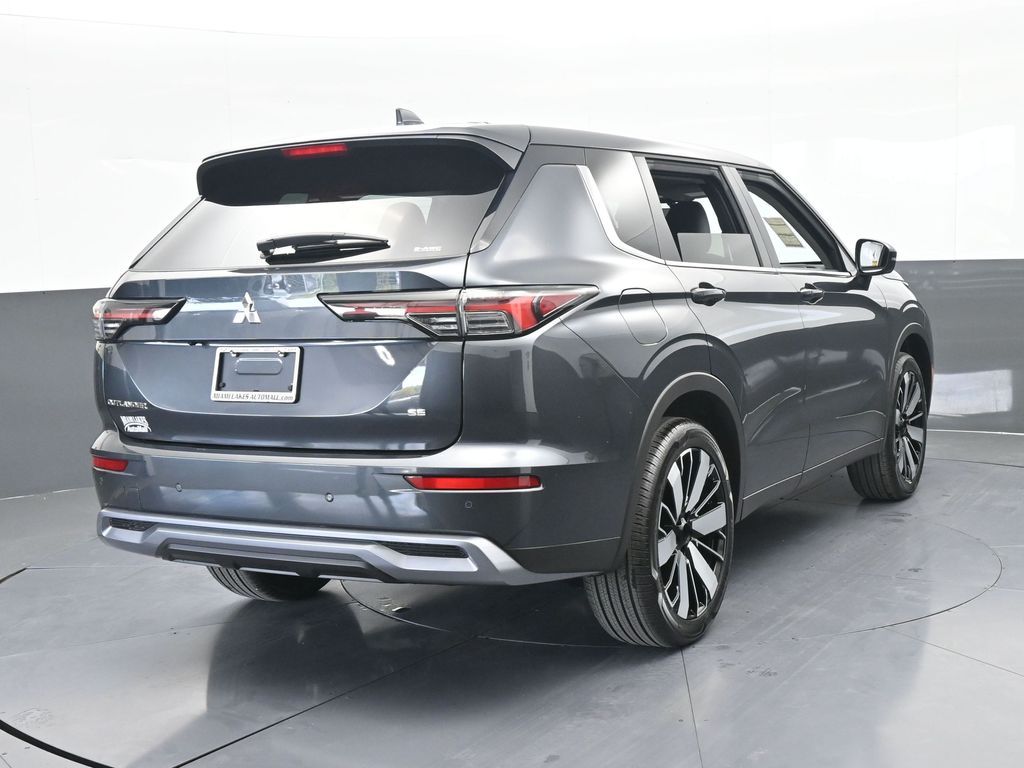 New 2026 Graphite Gray Mitsubishi SE image 5
