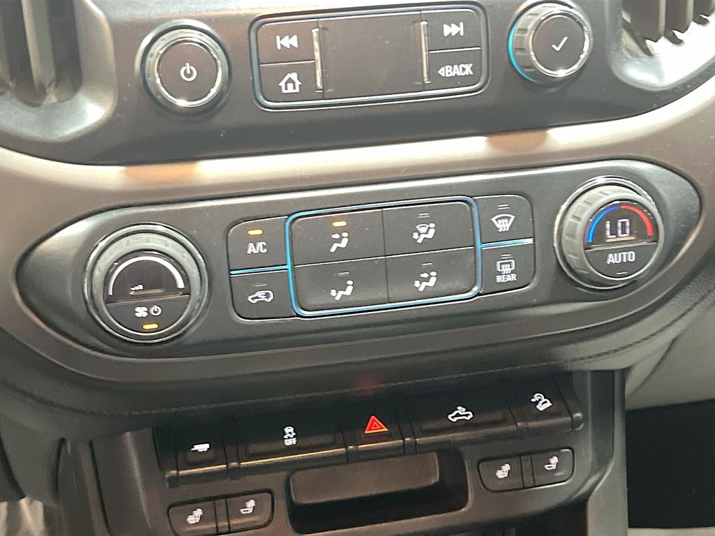 Used 2022 Onyx Black GMC AT4 w/Cloth image 16