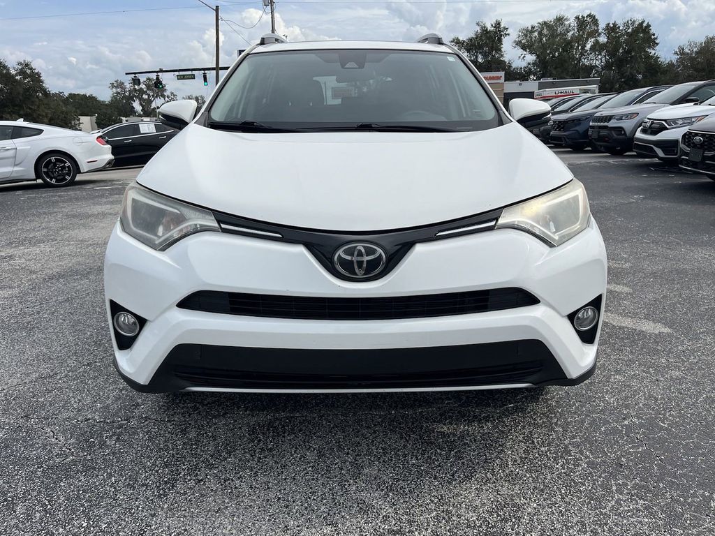 2018 Toyota RAV4 XLE 3