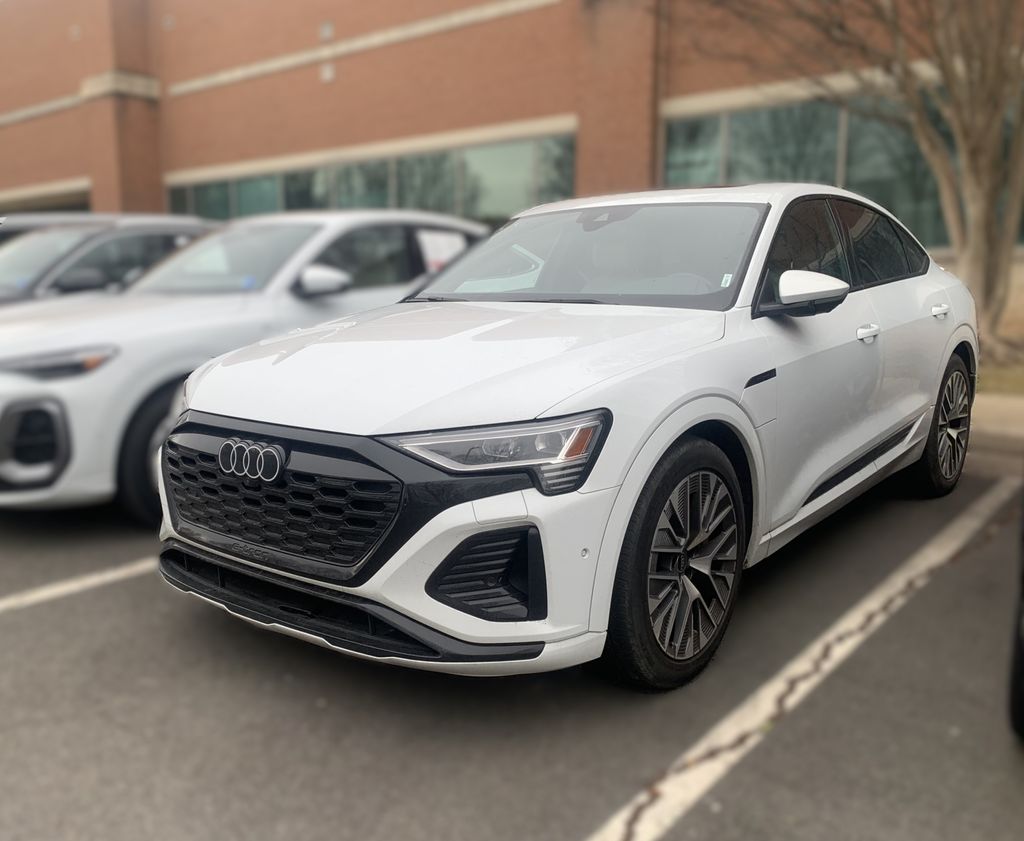 Thumbnail: 2024 Audi Q8 e-tron - 3