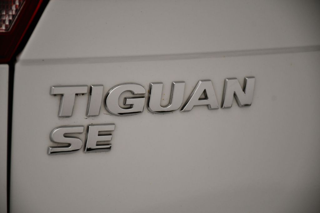 Thumbnail: 2021 Volkswagen Tiguan - 9