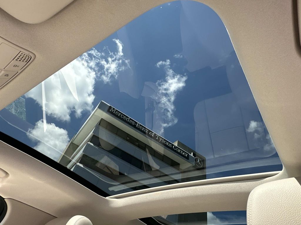Thumbnail: 2019 Mercedes-Benz GLC - 19