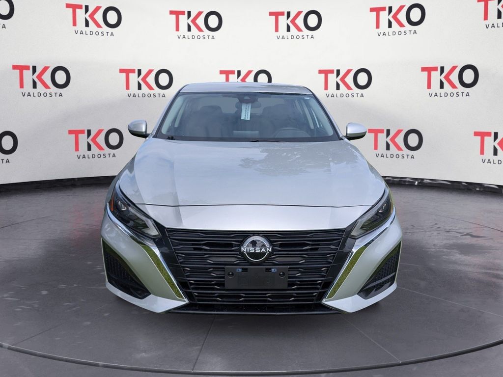 Used 2024 Nissan Altima Sedan