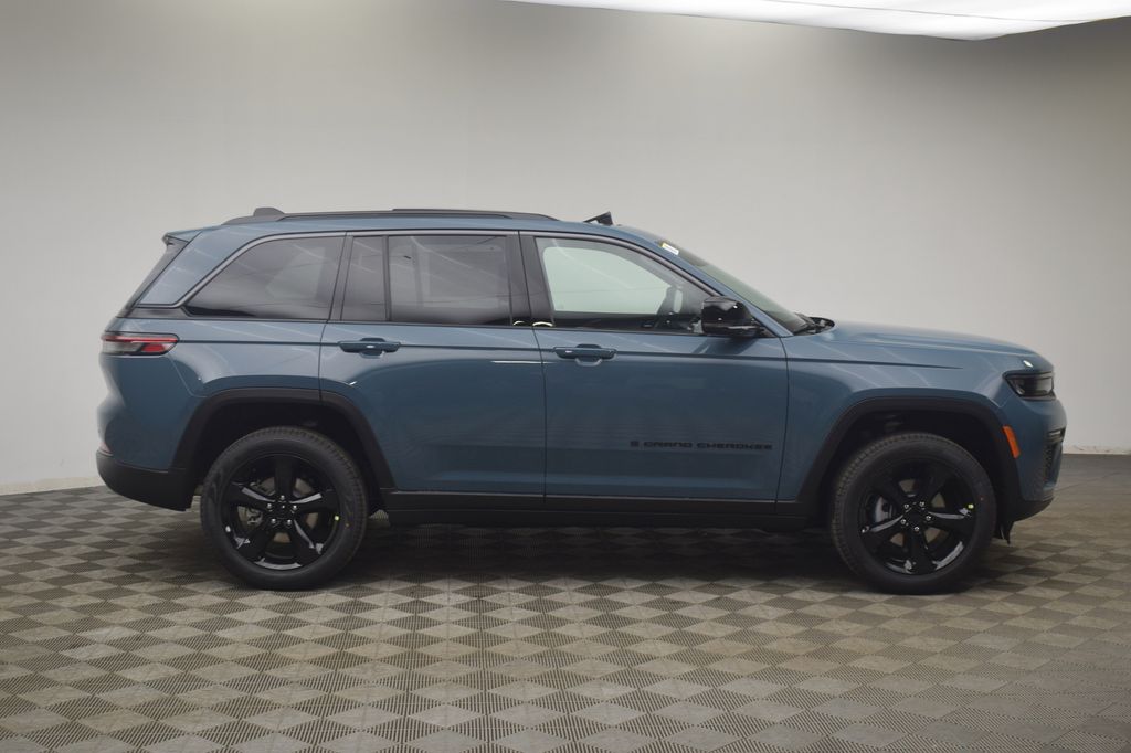 new 2026 Jeep Grand Cherokee car, priced at $51,400