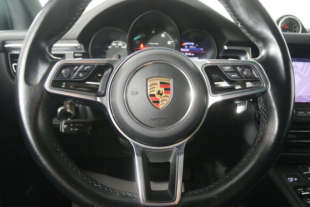 Thumbnail: 2020 Porsche Macan - 18