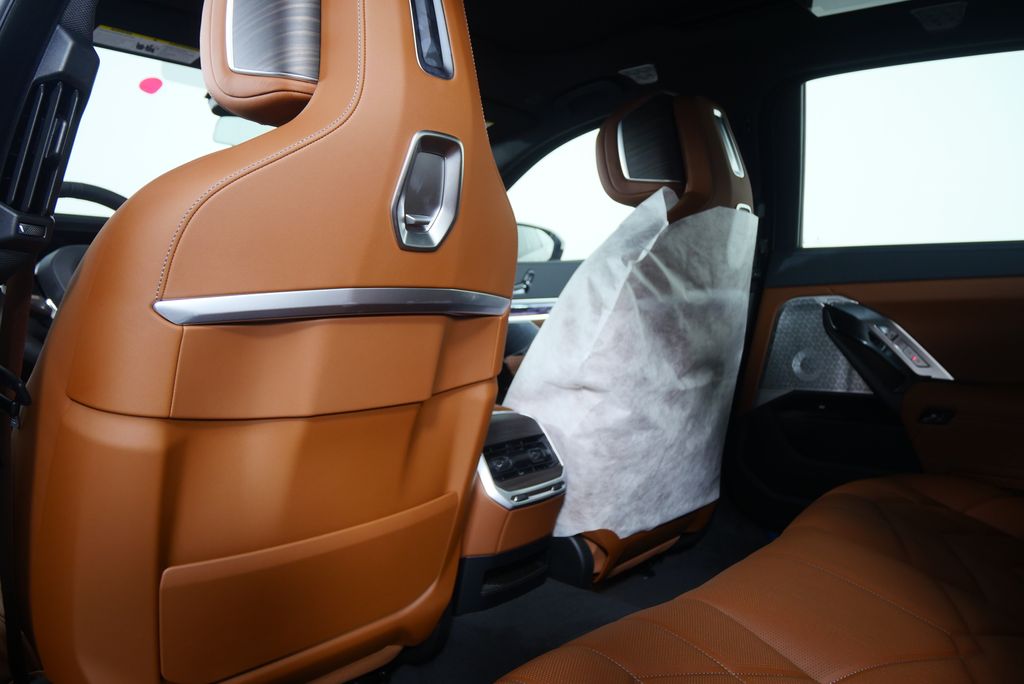 Thumbnail: 2026 BMW 7 Series - 17