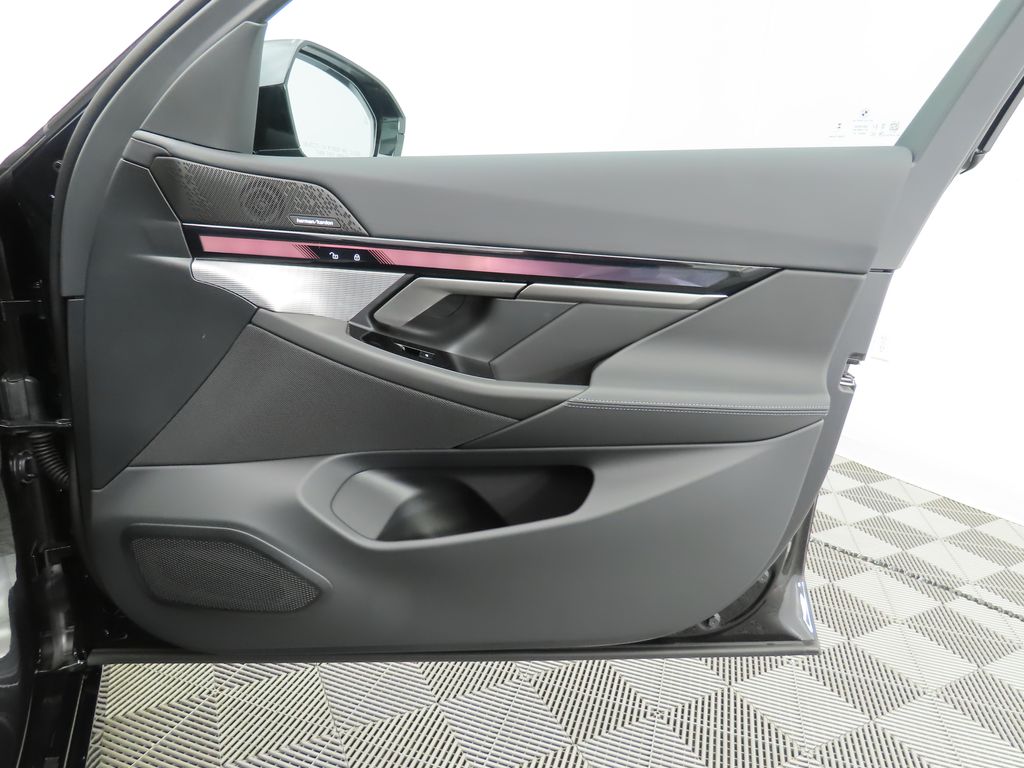 Thumbnail: 2026 BMW i5 - 24