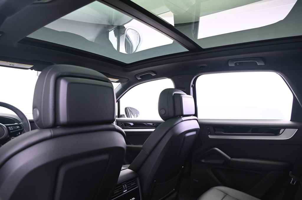 Thumbnail: 2025 Porsche Cayenne - 25
