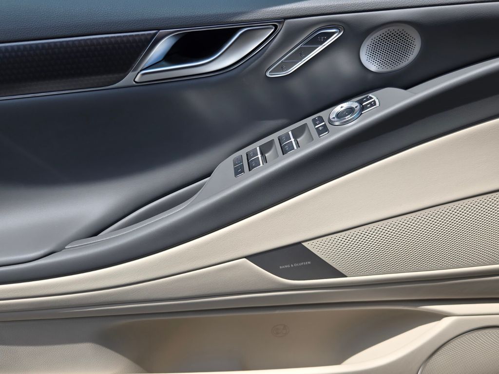 2027 Genesis G80