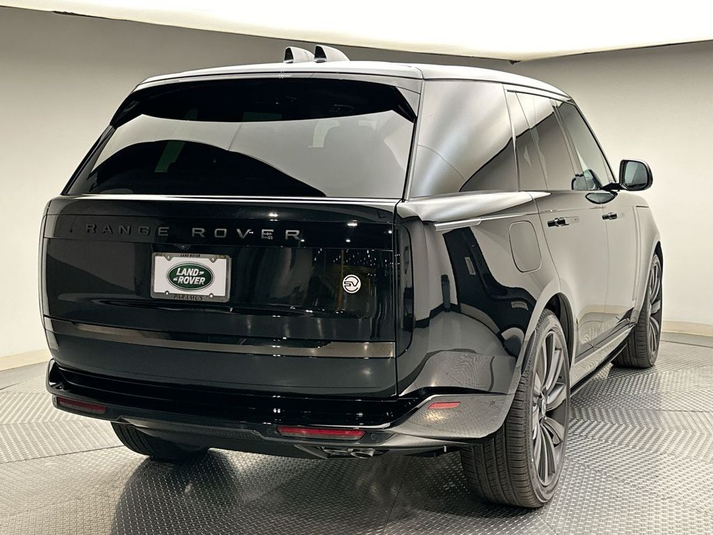 2025 Land Rover Range Rover SV 2