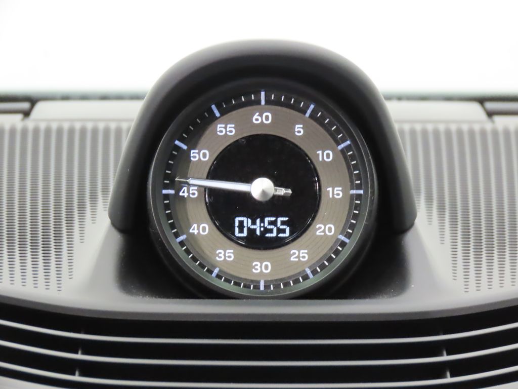 Thumbnail: 2025 Porsche Taycan - 25