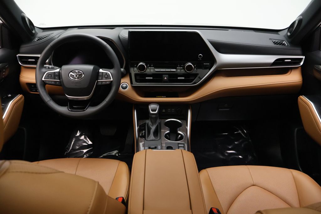 Thumbnail: 2024 Toyota Highlander - 24