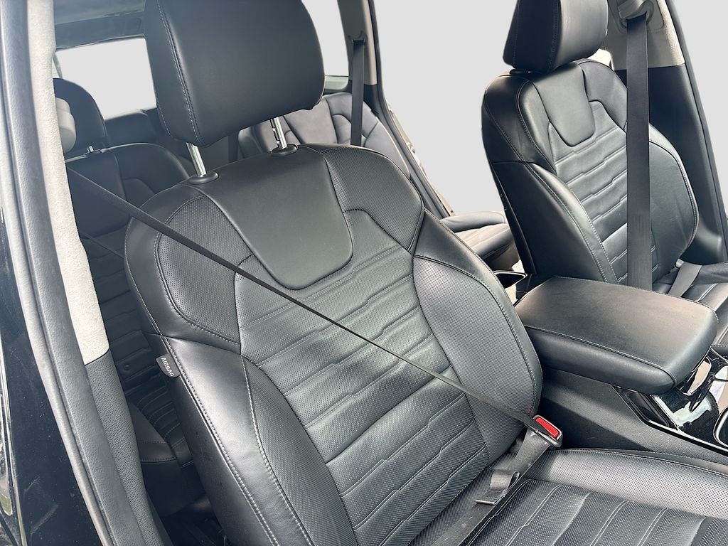 Used 2023 Black Kia SX-Prestige image 32