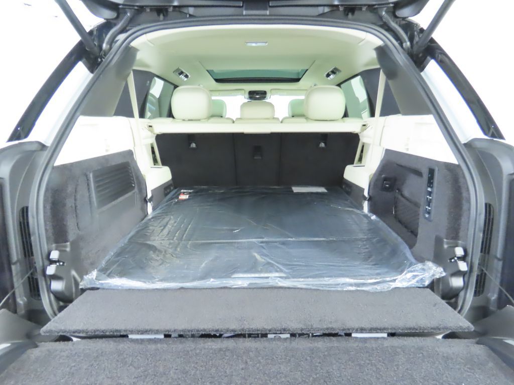 Thumbnail: 2025 Land Rover Range Rover - 30