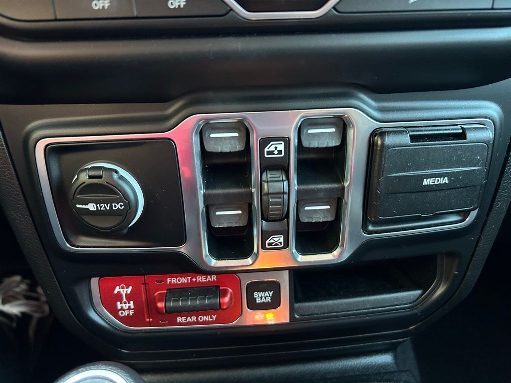 Thumbnail: 2020 Jeep Wrangler - 26