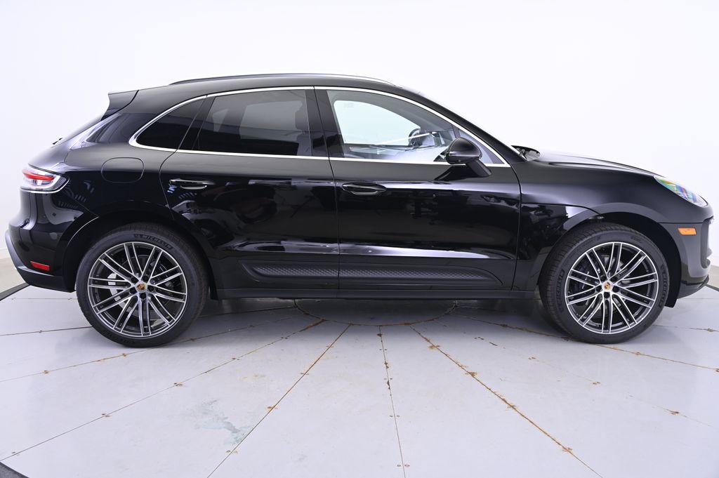 Thumbnail: 2025 Porsche Macan - 8
