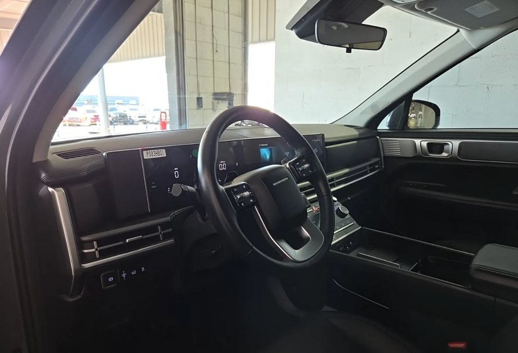 View vehicle photo 4