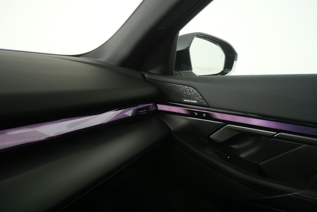 Thumbnail: 2025 BMW 5 Series - 25