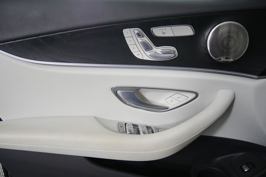 Thumbnail: 2023 Mercedes-Benz E-Class - 10