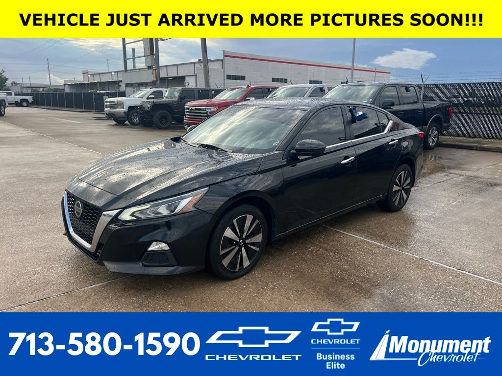 2021 Nissan Altima 2.5 SV Black at Central Houston Nissan