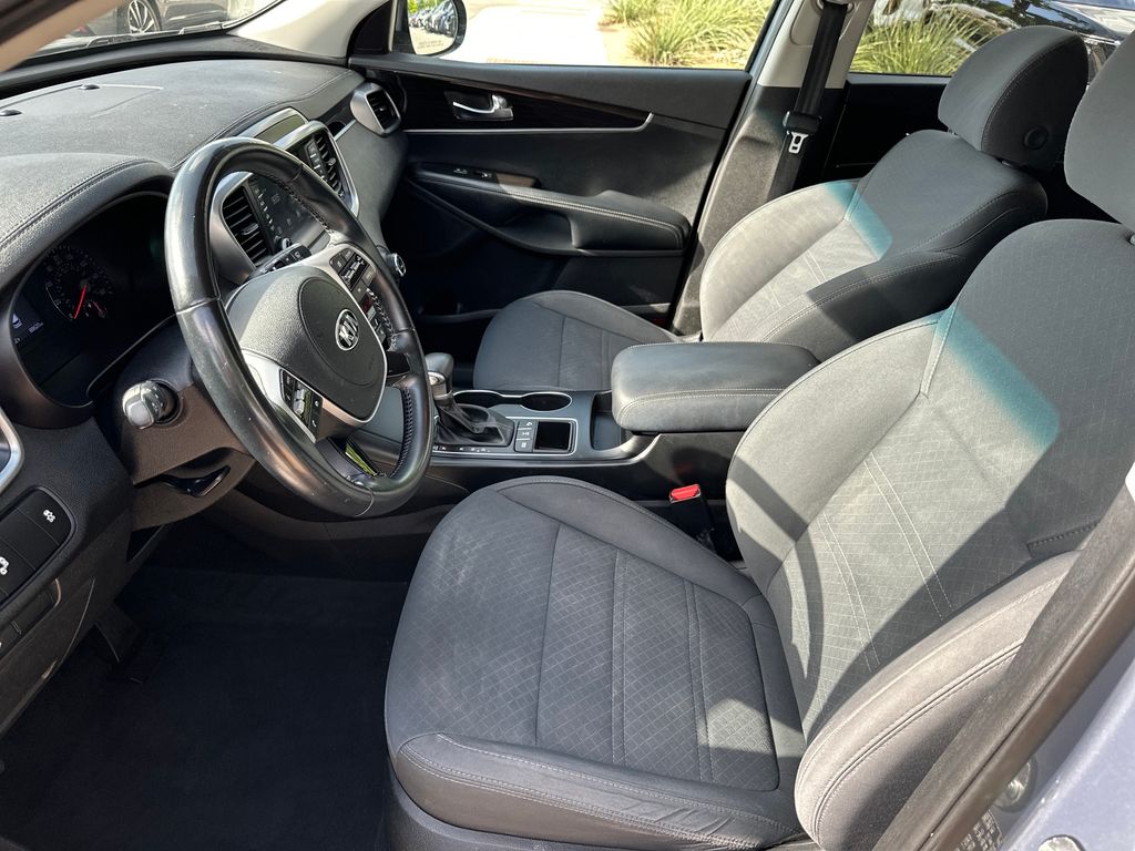 Used 2020 Silver Kia S image 19