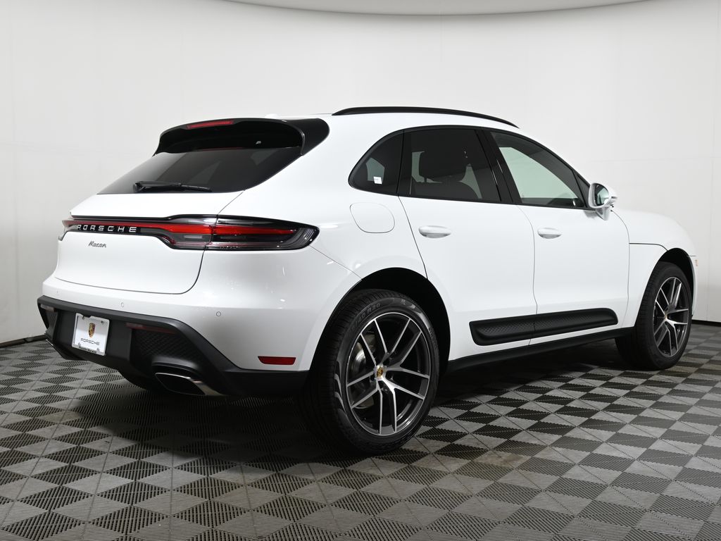 Thumbnail: 2024 Porsche Macan - 7