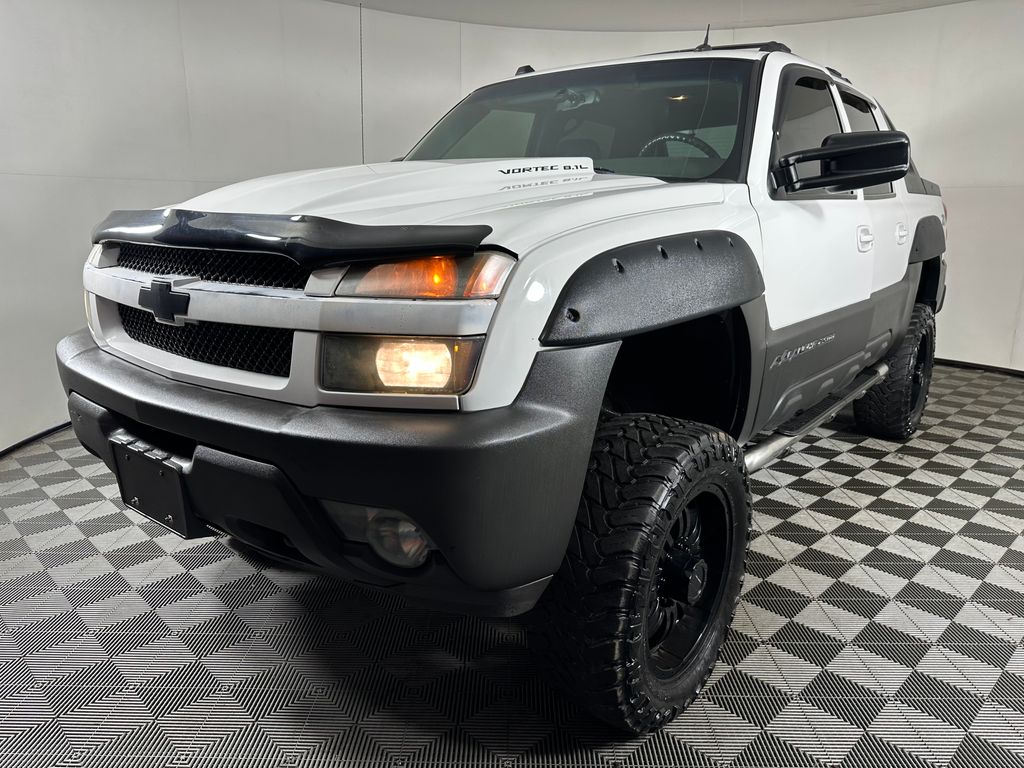 Olympic White 2004 Chevrolet Avalanche Pickup Truck Four-Wheel Drive 4-Speed Automatic Overdrive