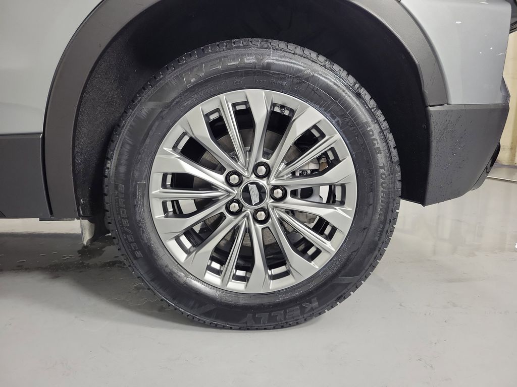 2025 Cadillac XT4 Premium Luxury - 9