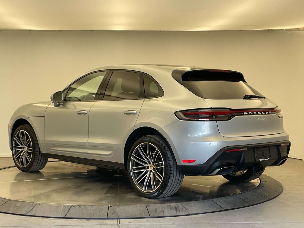 2025 Porsche Macan Base - 2
