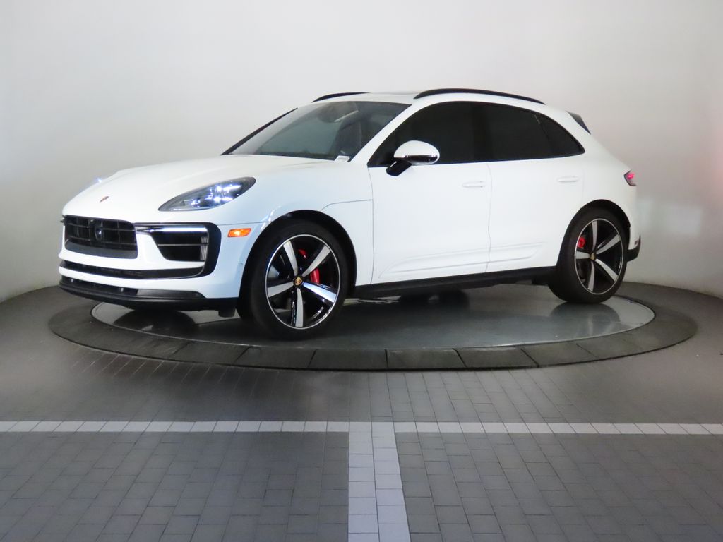 Thumbnail: 2024 Porsche Macan - 1