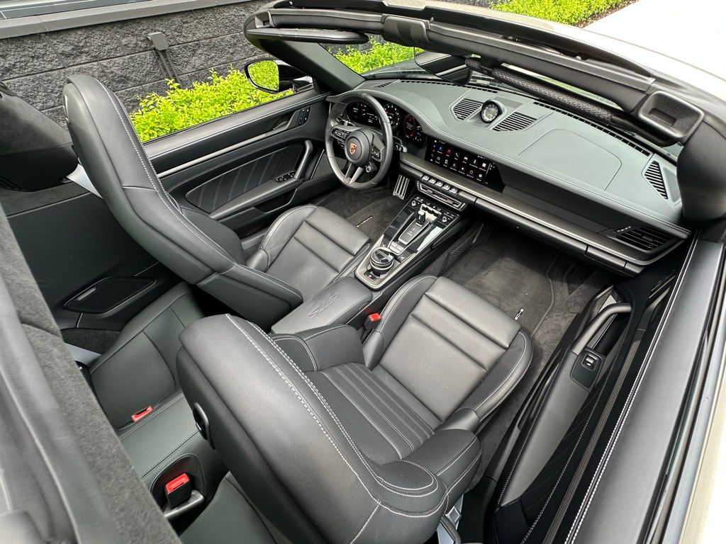Thumbnail: 2024 Porsche 911 - 16