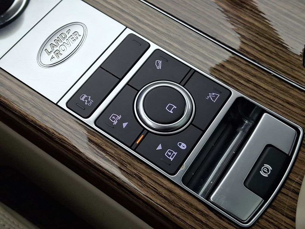 Thumbnail: 2021 Land Rover Range Rover - 28