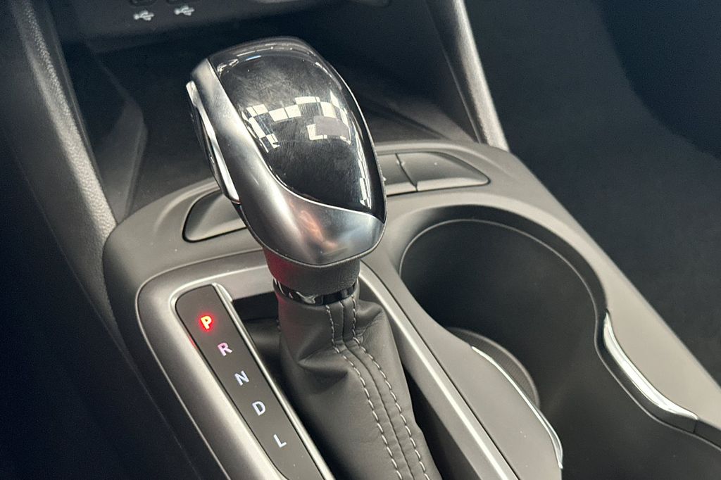 new 2025 Buick Envista car, priced at $26,280