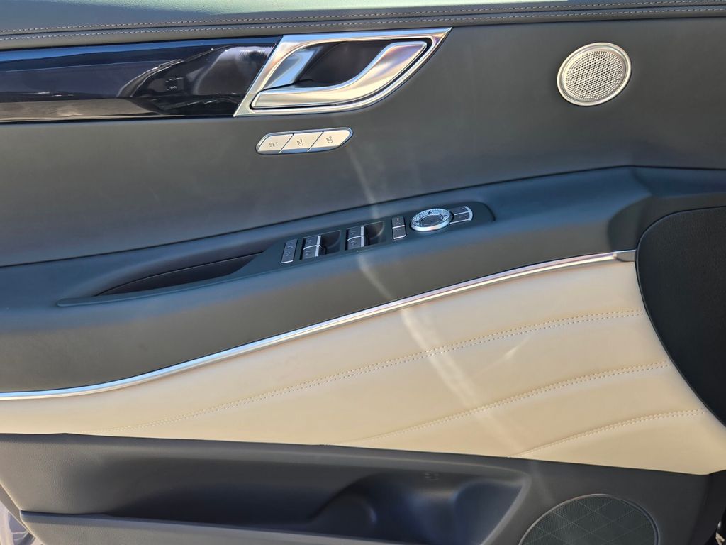 2027 Genesis GV80
