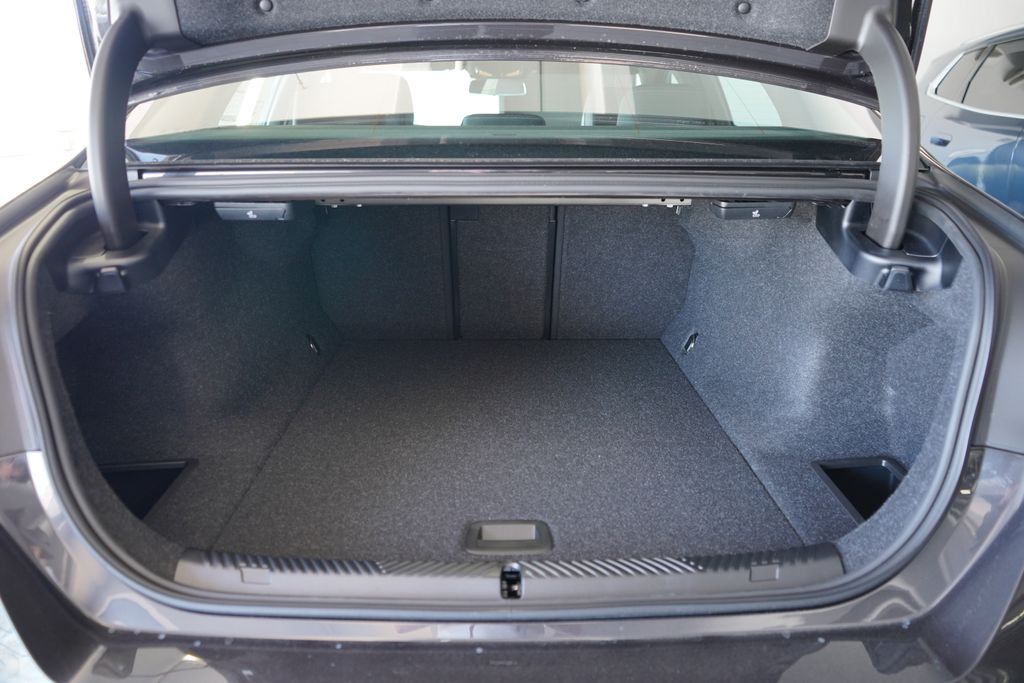 Thumbnail: 2026 BMW i5 - 21