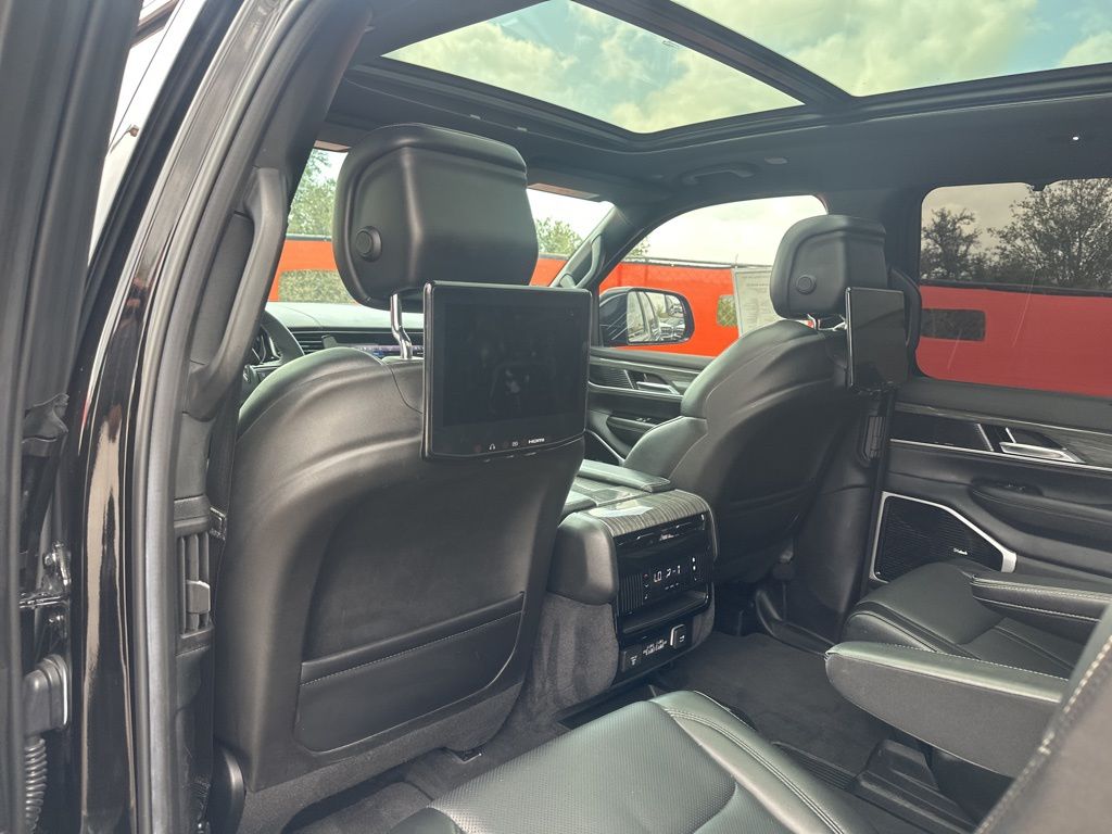 Used Car 2022 Jeep Wagoneer  Series Iii For Sale Under $50,000 In Austin, Texas