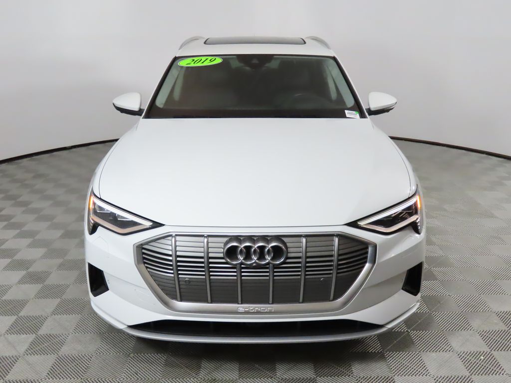 Thumbnail: 2019 Audi e-tron - 8