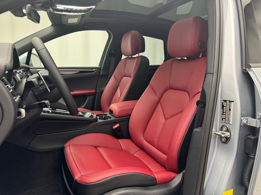 Thumbnail: 2025 Porsche Macan - 5